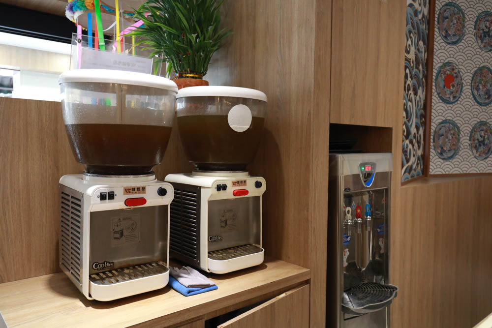 台中美食|平祿壽司日本迴轉壽司。厚切鮭魚、日本歷史最悠久的迴轉壽司、台中寵物友善餐廳、平禄寿司、台灣第一家分店 - 第6張圖 台中美食|平祿壽司日本迴轉壽司。厚切鮭魚、日本歷史最悠久的迴轉壽司、台中寵物友善餐廳、平禄寿司、台灣第一家分店