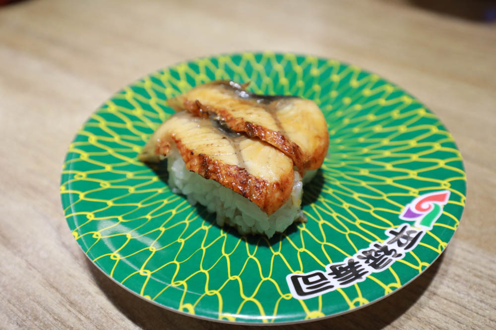 台中美食|平祿壽司日本迴轉壽司。厚切鮭魚、日本歷史最悠久的迴轉壽司、台中寵物友善餐廳、平禄寿司、台灣第一家分店 - 第11張圖 台中美食|平祿壽司日本迴轉壽司。厚切鮭魚、日本歷史最悠久的迴轉壽司、台中寵物友善餐廳、平禄寿司、台灣第一家分店