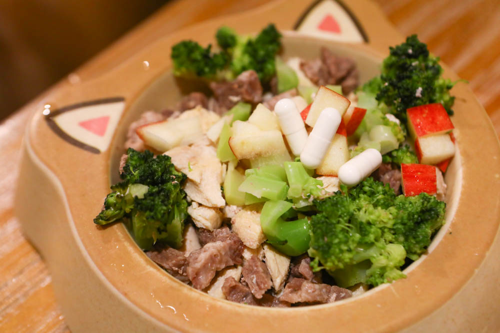 寵物關節保健｜心關健犬貓關節保健品。獸醫師推薦的狗狗關節保養品、添加 UC-II 、三合一關節保養配方、潤滑玻尿酸