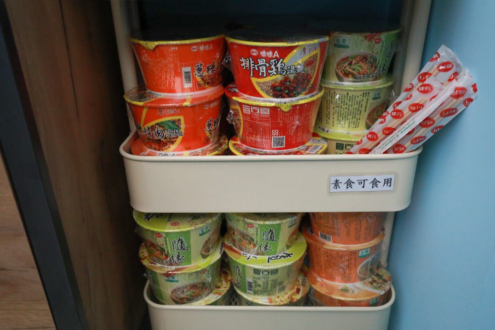 花蓮寵物友善民宿｜花蓮快樂狗寵物民宿。千坪大草原、毛小孩專屬游泳池、每間房間都有毛小孩專屬空間、狗狗床鋪