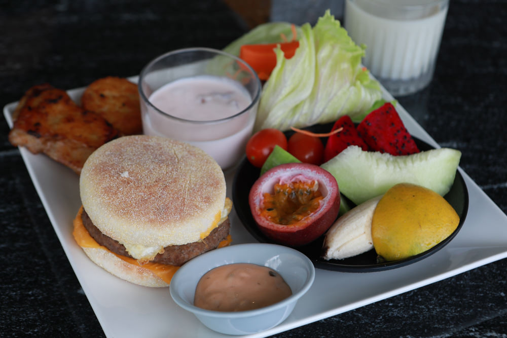花蓮寵物友善民宿｜花蓮快樂狗寵物民宿。千坪大草原、毛小孩專屬游泳池、每間房間都有毛小孩專屬空間、狗狗床鋪
