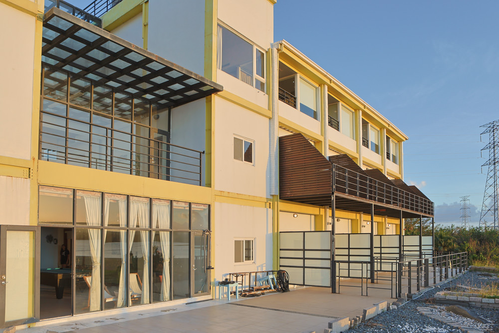 墾丁住宿｜戀戀星辰湖畔莊園民宿-星光館。絕美龍鑾潭湖畔景緻、墾丁寵物友善民宿、墾丁親子民宿、係水池、大草皮、兒童賽車