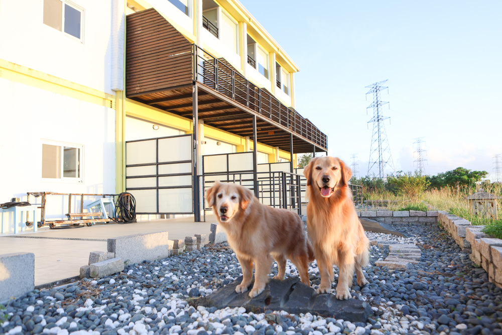 墾丁住宿｜戀戀星辰湖畔莊園民宿-星光館。絕美龍鑾潭湖畔景緻、墾丁寵物友善民宿、墾丁親子民宿、係水池、大草皮、兒童賽車