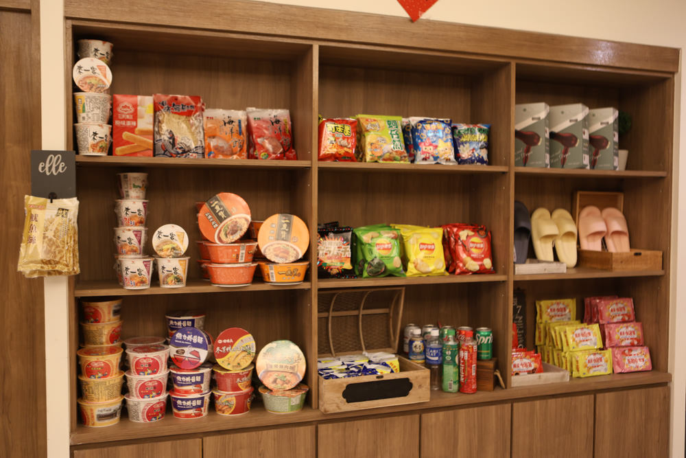 墾丁住宿｜戀戀星辰湖畔莊園民宿-星光館。絕美龍鑾潭湖畔景緻、墾丁寵物友善民宿、墾丁親子民宿、係水池、大草皮、兒童賽車