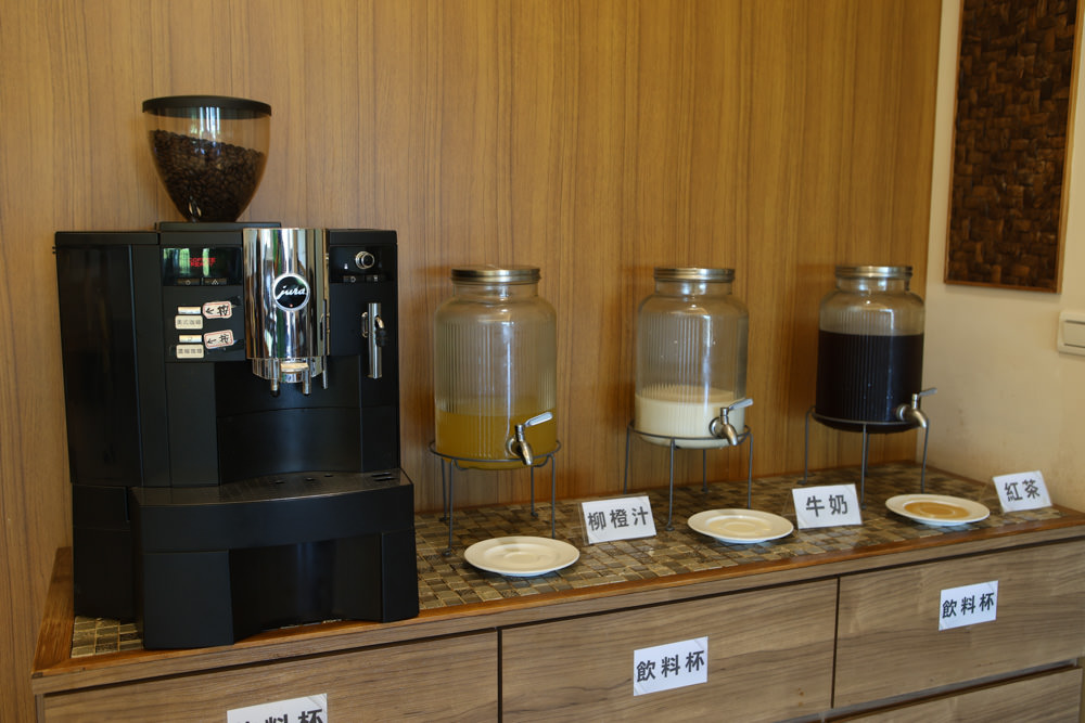 墾丁住宿｜戀戀星辰湖畔莊園民宿-星光館。絕美龍鑾潭湖畔景緻、墾丁寵物友善民宿、墾丁親子民宿、係水池、大草皮、兒童賽車