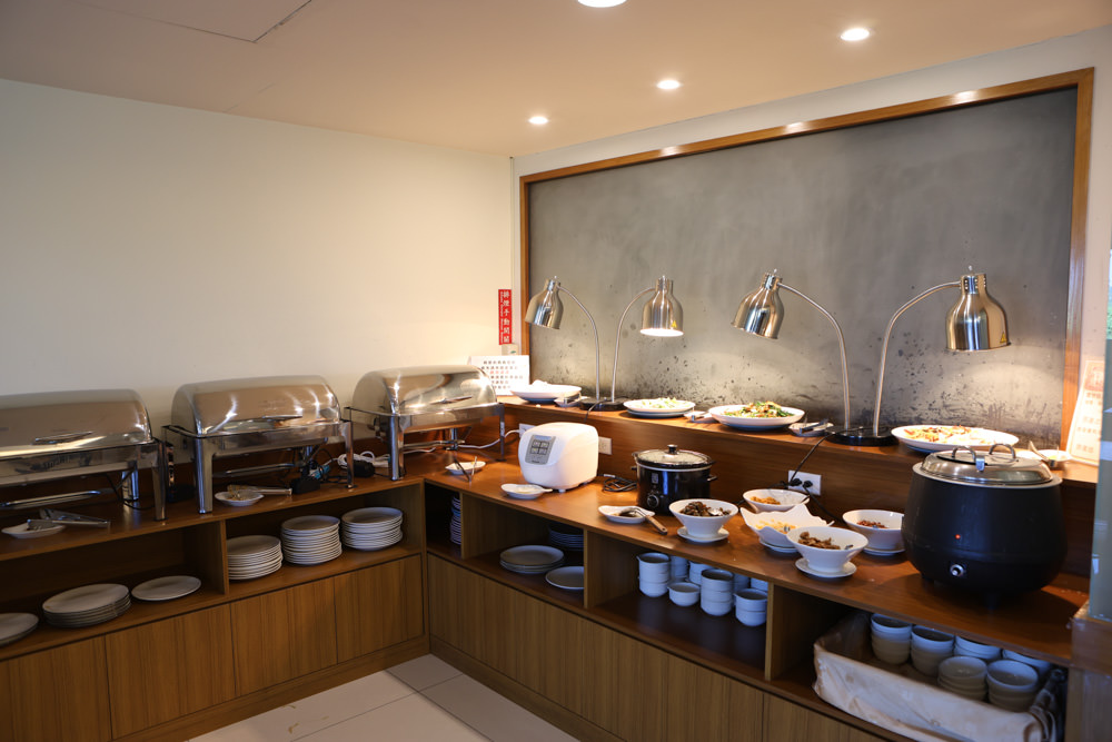 墾丁住宿｜戀戀星辰湖畔莊園民宿-星光館。絕美龍鑾潭湖畔景緻、墾丁寵物友善民宿、墾丁親子民宿、係水池、大草皮、兒童賽車