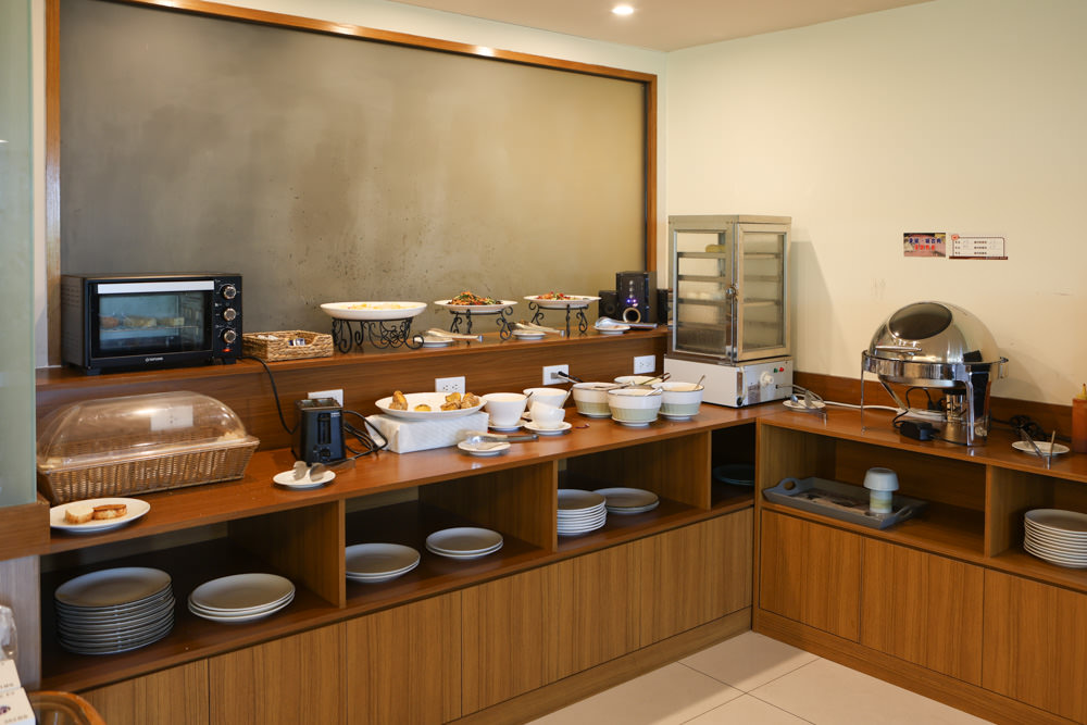 墾丁住宿｜戀戀星辰湖畔莊園民宿-星光館。絕美龍鑾潭湖畔景緻、墾丁寵物友善民宿、墾丁親子民宿、係水池、大草皮、兒童賽車