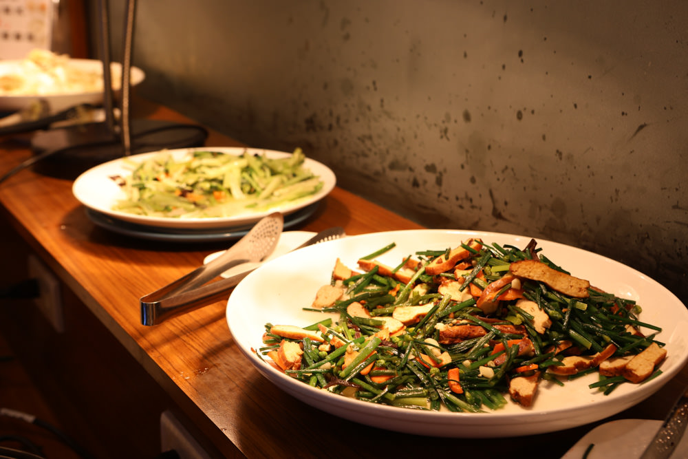 墾丁住宿｜戀戀星辰湖畔莊園民宿-星光館。絕美龍鑾潭湖畔景緻、墾丁寵物友善民宿、墾丁親子民宿、係水池、大草皮、兒童賽車