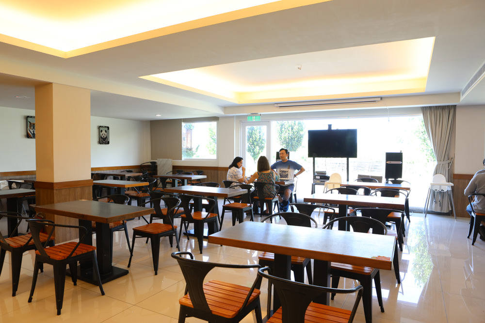 墾丁住宿｜戀戀星辰湖畔莊園民宿-星光館。絕美龍鑾潭湖畔景緻、墾丁寵物友善民宿、墾丁親子民宿、係水池、大草皮、兒童賽車