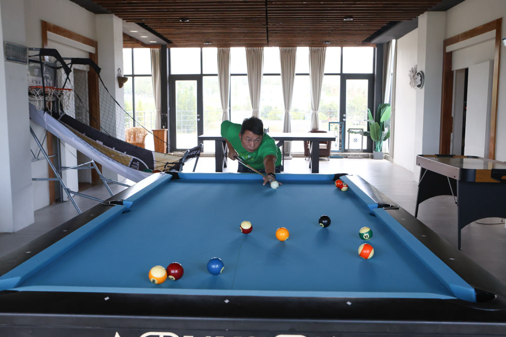 墾丁住宿｜戀戀星辰湖畔莊園民宿-星光館。絕美龍鑾潭湖畔景緻、墾丁寵物友善民宿、墾丁親子民宿、係水池、大草皮、兒童賽車