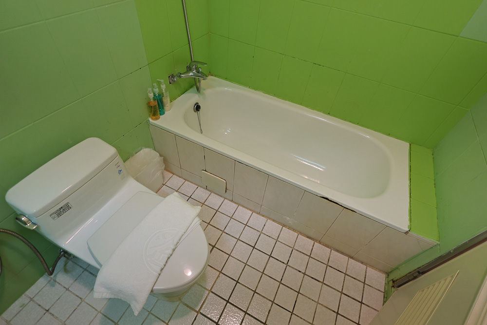 墾丁住宿｜戀戀星辰湖畔莊園民宿 星辰館。龍鑾潭湖畔旁、墾丁寵物友善民宿、墾丁親子民宿