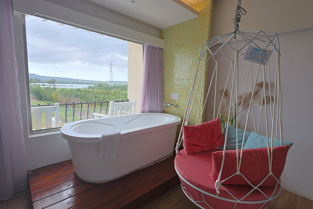 墾丁住宿｜戀戀星辰湖畔莊園民宿 星辰館。龍鑾潭湖畔旁、墾丁寵物友善民宿、墾丁親子民宿