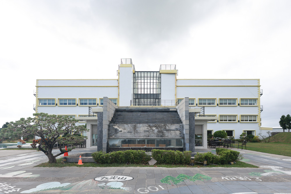 墾丁住宿｜戀戀星辰湖畔莊園民宿-星光館。絕美龍鑾潭湖畔景緻、墾丁寵物友善民宿、墾丁親子民宿、係水池、大草皮、兒童賽車