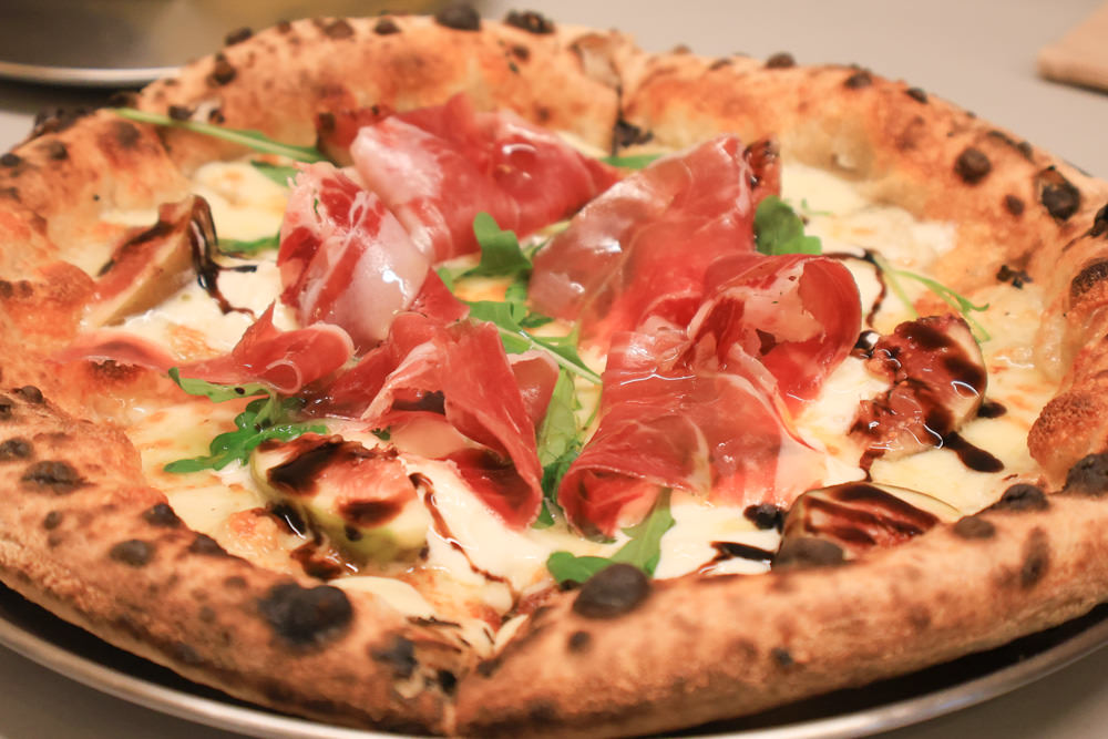 台北中山區美食｜批薩謎勒 Happy Buddha Pizza。寵物友善餐廳、窯烤披薩、還有狗狗餐點寵物炸雞披薩！！