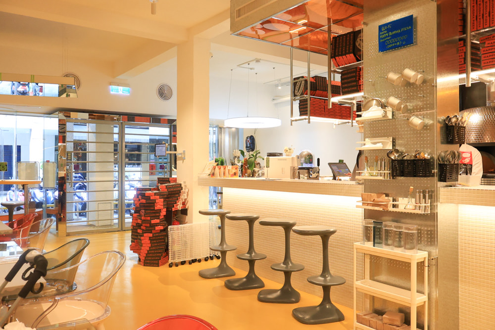 台北中山區美食｜批薩謎勒 Happy Buddha Pizza。寵物友善餐廳、窯烤披薩、還有狗狗餐點寵物炸雞披薩！！