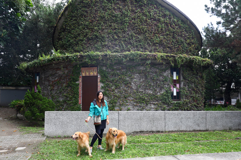 花蓮新城景點｜新城天主堂。日本神社改建的神秘百年教堂、綠意盎然的諾亞方舟