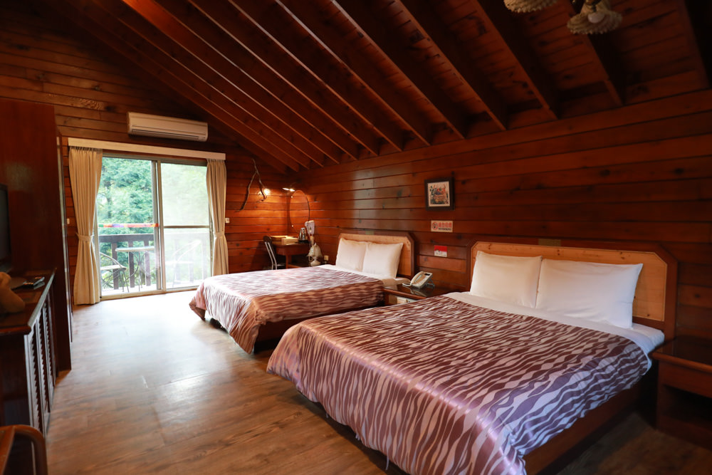 南投溪頭住宿|溪頭新明山木屋渡假村。寵物友善民宿、杉林溪住宿、歐式小木屋一泊二食 - 第15張圖 南投溪頭住宿|溪頭新明山木屋渡假村。寵物友善民宿、杉林溪住宿、歐式小木屋一泊二食
