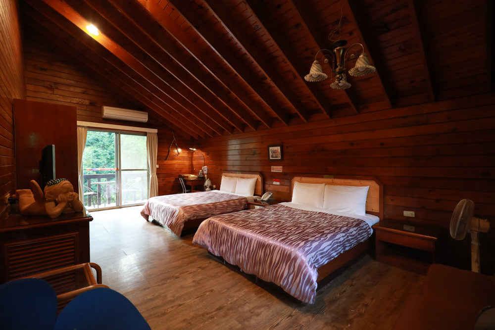 南投溪頭住宿|溪頭新明山木屋渡假村。寵物友善民宿、杉林溪住宿、歐式小木屋一泊二食 - 第17張圖 南投溪頭住宿|溪頭新明山木屋渡假村。寵物友善民宿、杉林溪住宿、歐式小木屋一泊二食