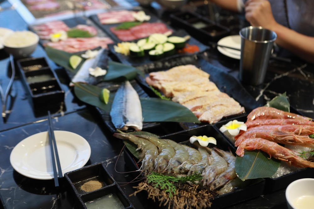 台中沙鹿美食｜糧薪客棧。在地人才知道的無招牌隱藏版燒肉店、寵物友善餐廳、套餐式豪華海陸燒肉