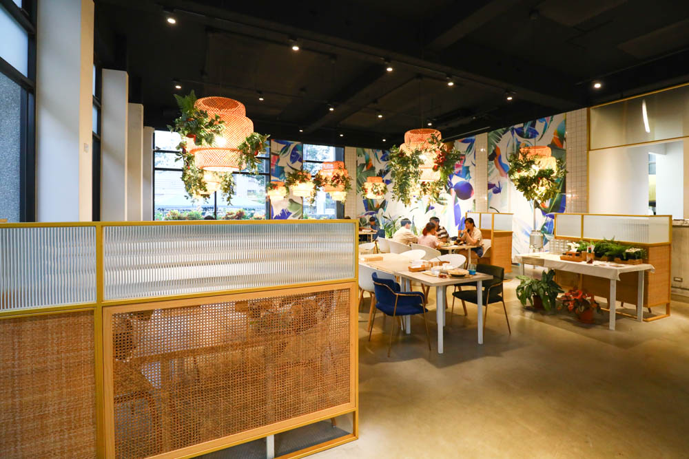 桃園美食｜旅人咖啡館.桃園店。寵物友善餐廳、網美咖啡廳、豐盛早午餐下午茶