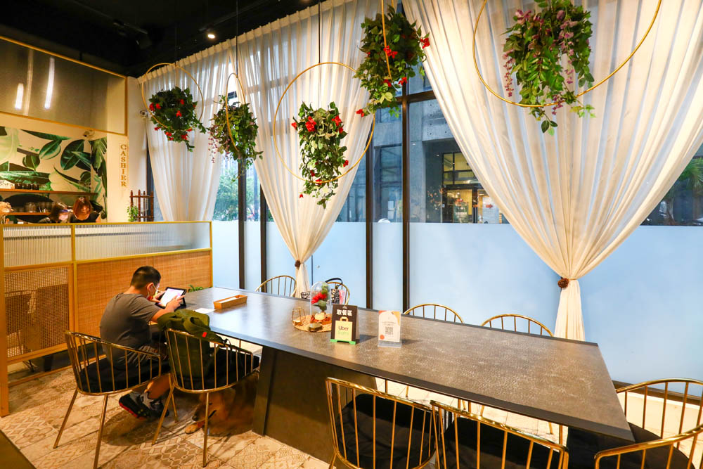 桃園美食｜旅人咖啡館.桃園店。寵物友善餐廳、網美咖啡廳、豐盛早午餐下午茶