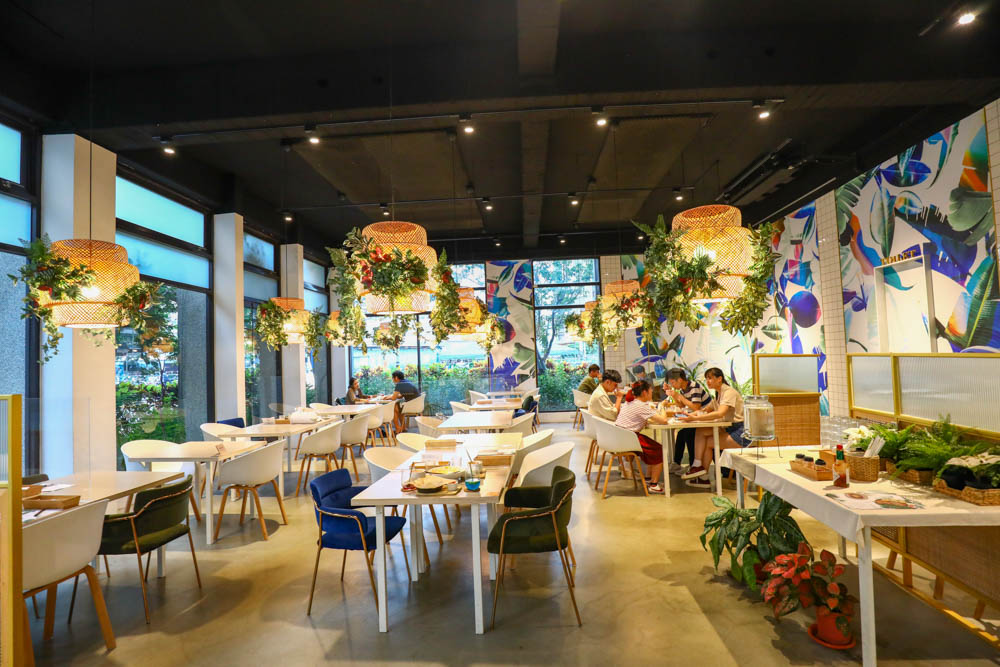 桃園美食｜旅人咖啡館.桃園店。寵物友善餐廳、網美咖啡廳、豐盛早午餐下午茶