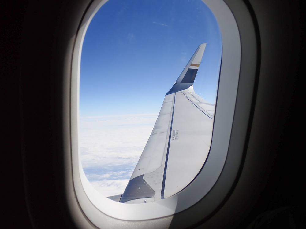 星宇航空STARLUX Airlines搭乘體驗。經濟艙、商務艙、隱藏版星宇特調、胡同燒肉飛機餐