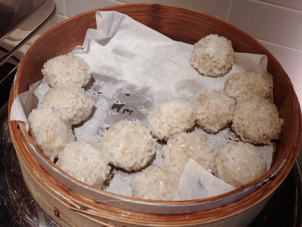 星宇航空STARLUX Airlines搭乘體驗。經濟艙、商務艙、隱藏版星宇特調、胡同燒肉飛機餐