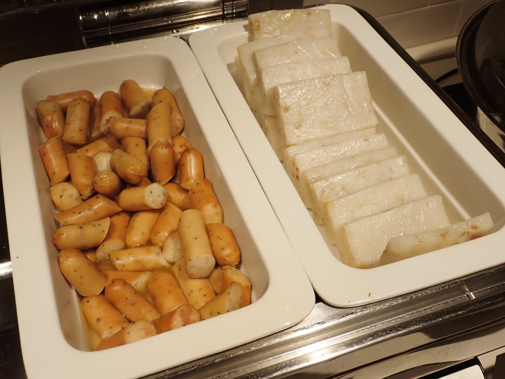 星宇航空STARLUX Airlines搭乘體驗。經濟艙、商務艙、隱藏版星宇特調、胡同燒肉飛機餐