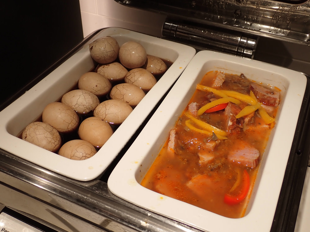 星宇航空STARLUX Airlines搭乘體驗。經濟艙、商務艙、隱藏版星宇特調、胡同燒肉飛機餐