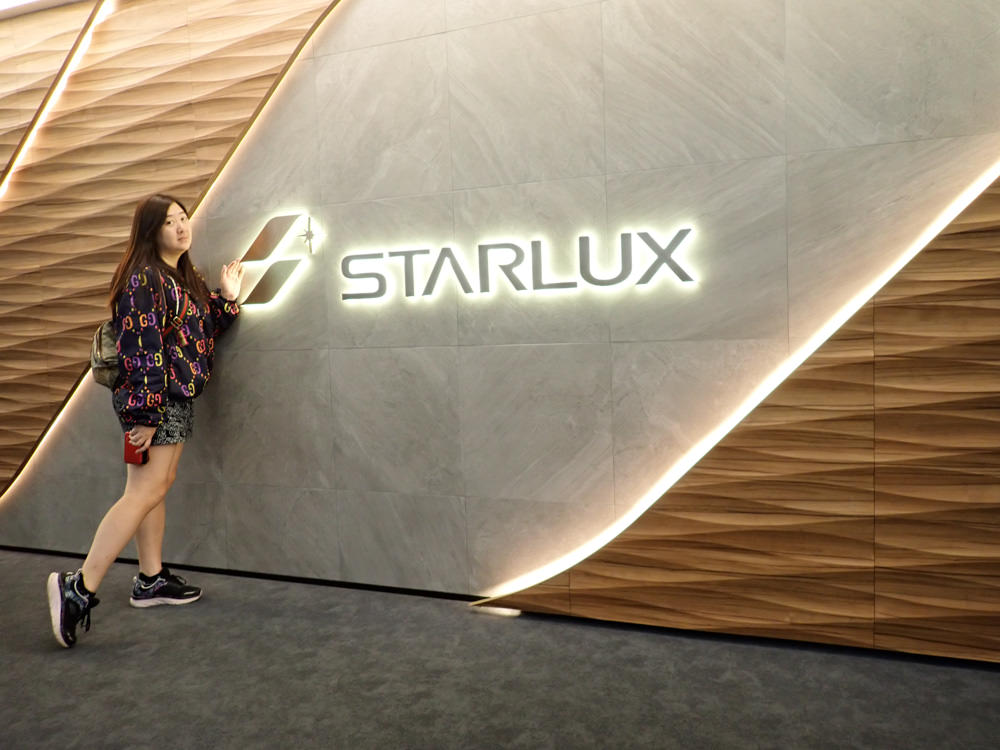 星宇航空STARLUX Airlines搭乘體驗。經濟艙、商務艙、隱藏版星宇特調、胡同燒肉飛機餐