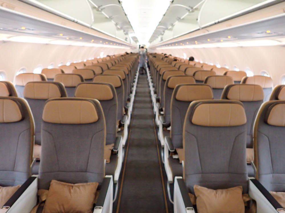 星宇航空STARLUX Airlines搭乘體驗。經濟艙、商務艙、隱藏版星宇特調、胡同燒肉飛機餐