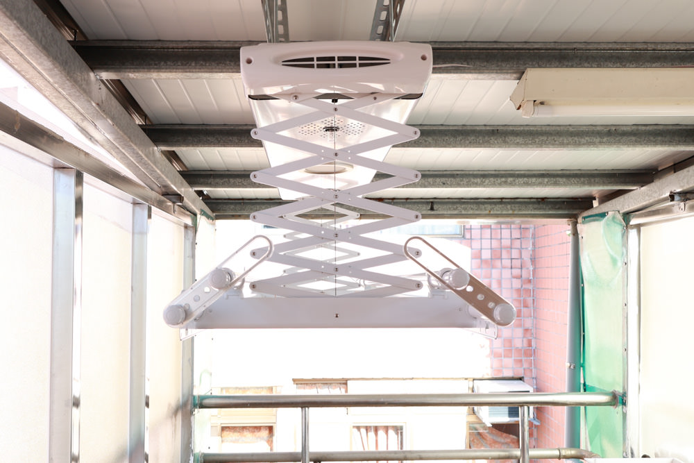 HCG和成豪華四桿款電動曬衣機。紫外線殺菌燈、遙控升降、寵物家庭居家晾曬大升級、陽台曬衣電動化 - 第6張圖 HCG和成豪華四桿款電動曬衣機。紫外線殺菌燈、遙控升降、寵物家庭居家晾曬大升級、陽台曬衣電動化