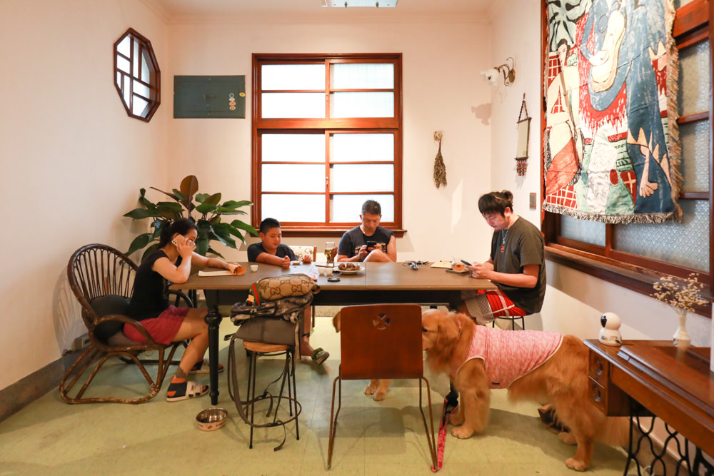 花蓮美食｜木容MURON。50年代台式老宅中的茶館甜點店、寵物友善餐廳、老宅咖啡廳、花蓮下午茶、