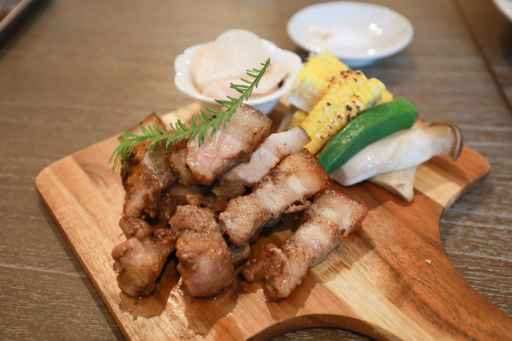 花蓮美食｜木容MURON。50年代台式老宅中的茶館甜點店、寵物友善餐廳、老宅咖啡廳、花蓮下午茶、