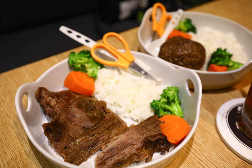 高雄美食｜Mao Mao Lee 李毛毛寵物餐廳。專為毛小孩設計的大份量寵物餐、有包廂、近高雄展覽館