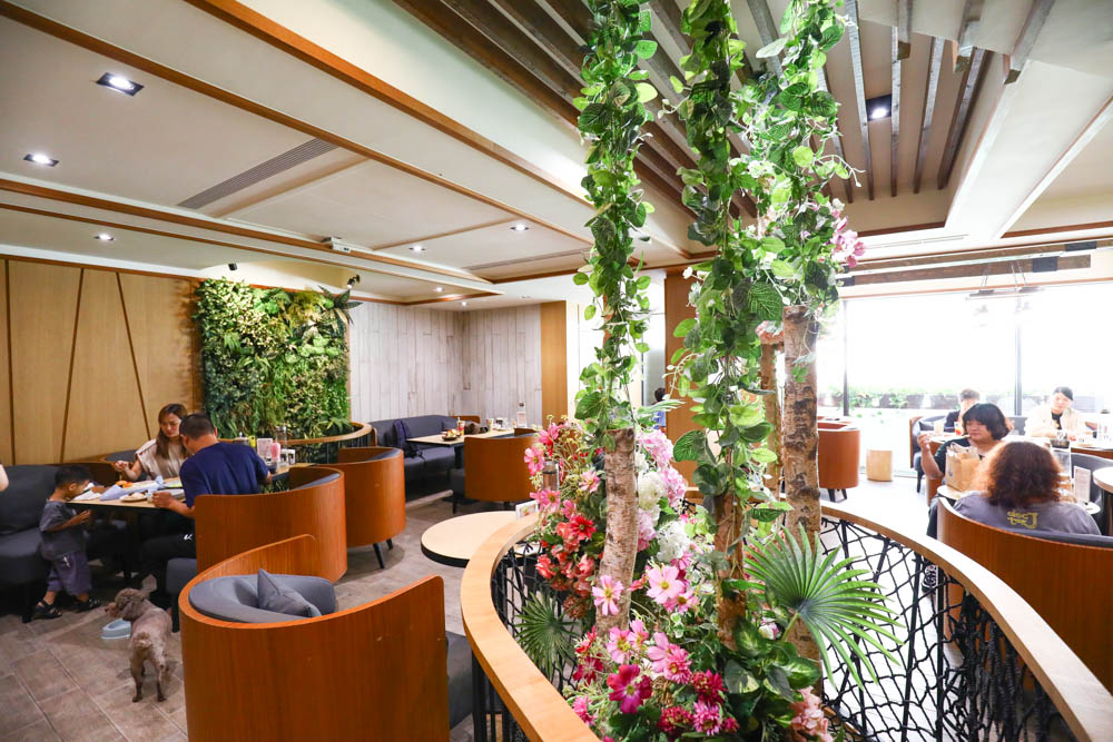 高雄美食｜Mao Mao Lee 李毛毛寵物餐廳。專為毛小孩設計的大份量寵物餐、有包廂、近高雄展覽館