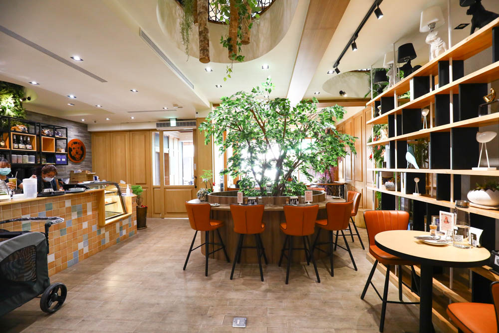 高雄美食｜Mao Mao Lee 李毛毛寵物餐廳。專為毛小孩設計的大份量寵物餐、有包廂、近高雄展覽館