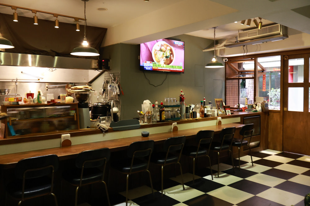 台北大安區美食｜TAKEOUT CURRY SHOP 咖哩專門店。寵物友善餐廳、日式香料黑咖哩、貓咪布丁