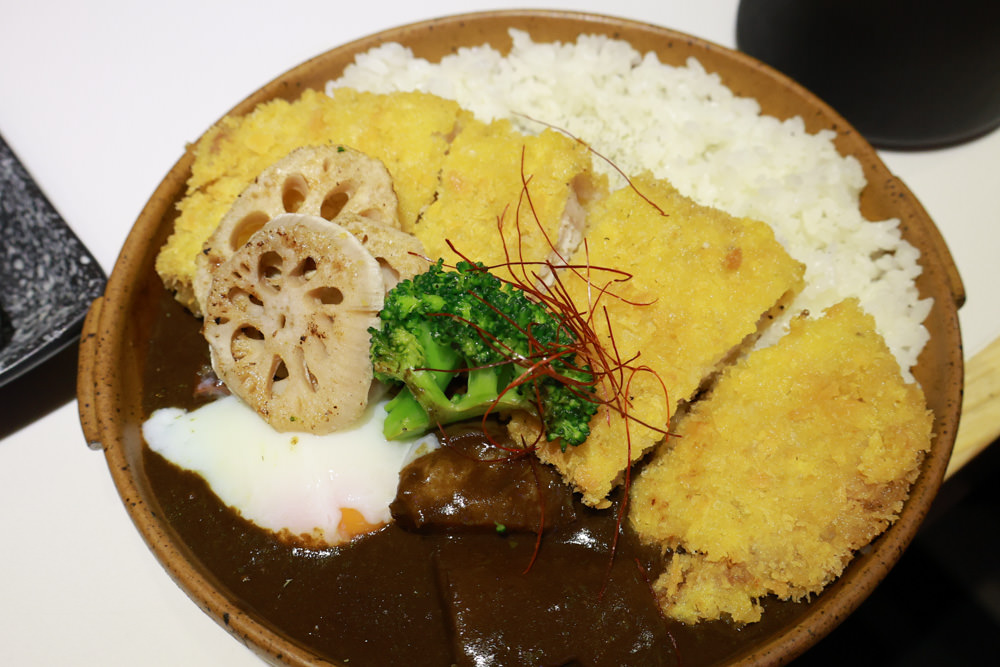 台北大安區美食｜TAKEOUT CURRY SHOP 咖哩專門店。寵物友善餐廳、日式香料黑咖哩、貓咪布丁