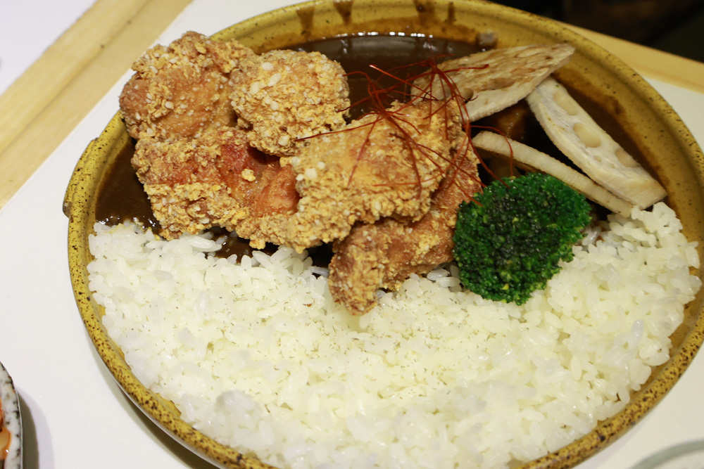 台北大安區美食｜TAKEOUT CURRY SHOP 咖哩專門店。寵物友善餐廳、日式香料黑咖哩、貓咪布丁