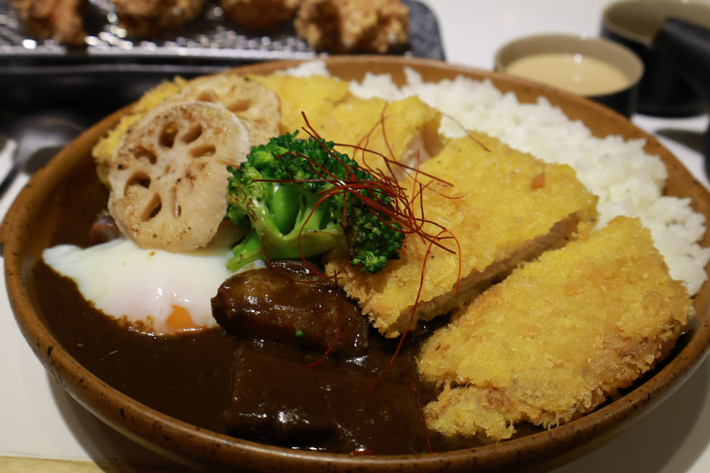 台北大安區美食｜TAKEOUT CURRY SHOP 咖哩專門店。寵物友善餐廳、日式香料黑咖哩、貓咪布丁