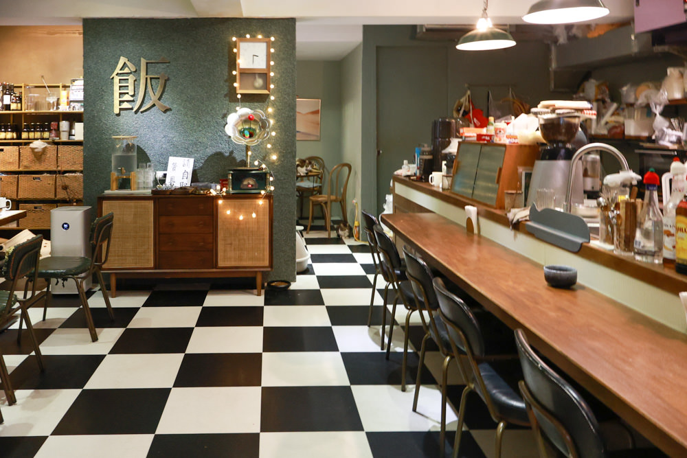 台北大安區美食｜TAKEOUT CURRY SHOP 咖哩專門店。寵物友善餐廳、日式香料黑咖哩、貓咪布丁