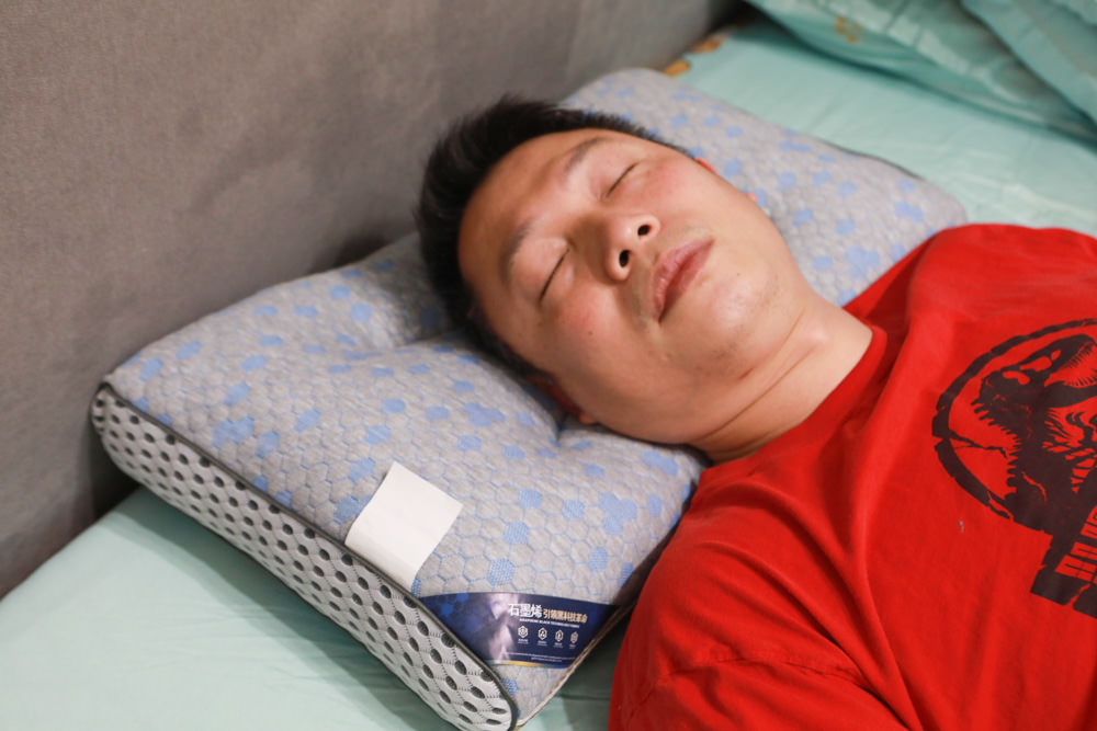 符合人體工學、睡得舒適一夜好眠,享受高品質舒適睡眠——LooCa超導石墨烯枕二代乳膠枕芯★momo獨家贈石墨烯枕套 - 第9張圖 符合人體工學、睡得舒適一夜好眠,享受高品質舒適睡眠——LooCa超導石墨烯枕二代乳膠枕芯★momo獨家贈石墨烯枕套