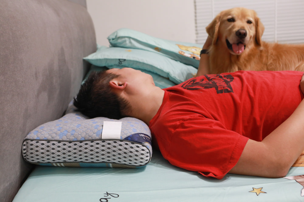 符合人體工學、睡得舒適一夜好眠,享受高品質舒適睡眠——LooCa超導石墨烯枕二代乳膠枕芯★momo獨家贈石墨烯枕套 - 第7張圖 符合人體工學、睡得舒適一夜好眠,享受高品質舒適睡眠——LooCa超導石墨烯枕二代乳膠枕芯★momo獨家贈石墨烯枕套