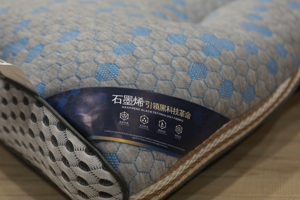 符合人體工學、睡得舒適一夜好眠,享受高品質舒適睡眠——LooCa超導石墨烯枕二代乳膠枕芯★momo獨家贈石墨烯枕套 - 第10張圖 符合人體工學、睡得舒適一夜好眠,享受高品質舒適睡眠——LooCa超導石墨烯枕二代乳膠枕芯★momo獨家贈石墨烯枕套