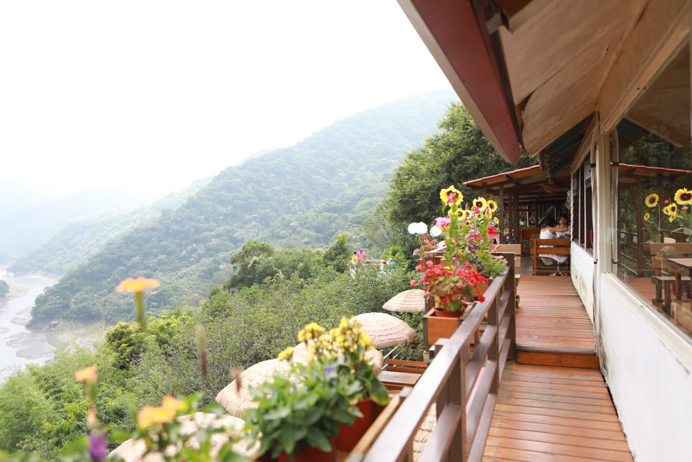 桃園復興景觀餐廳｜森鄰水岸景觀咖啡館。寵物友善餐廳、180度飽覽角板山、新溪口吊橋山嵐美景