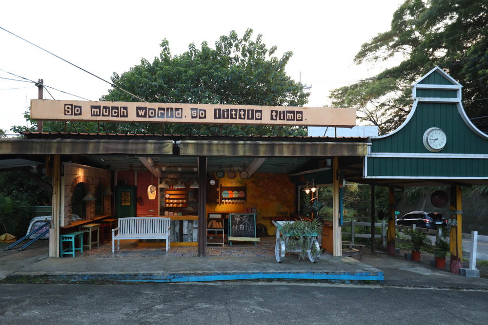 桃園復興鄉美食｜ZOO ZOO CAFE。北橫公路上美式加州復古咖啡廳、窯烤披薩、寵物友善餐廳