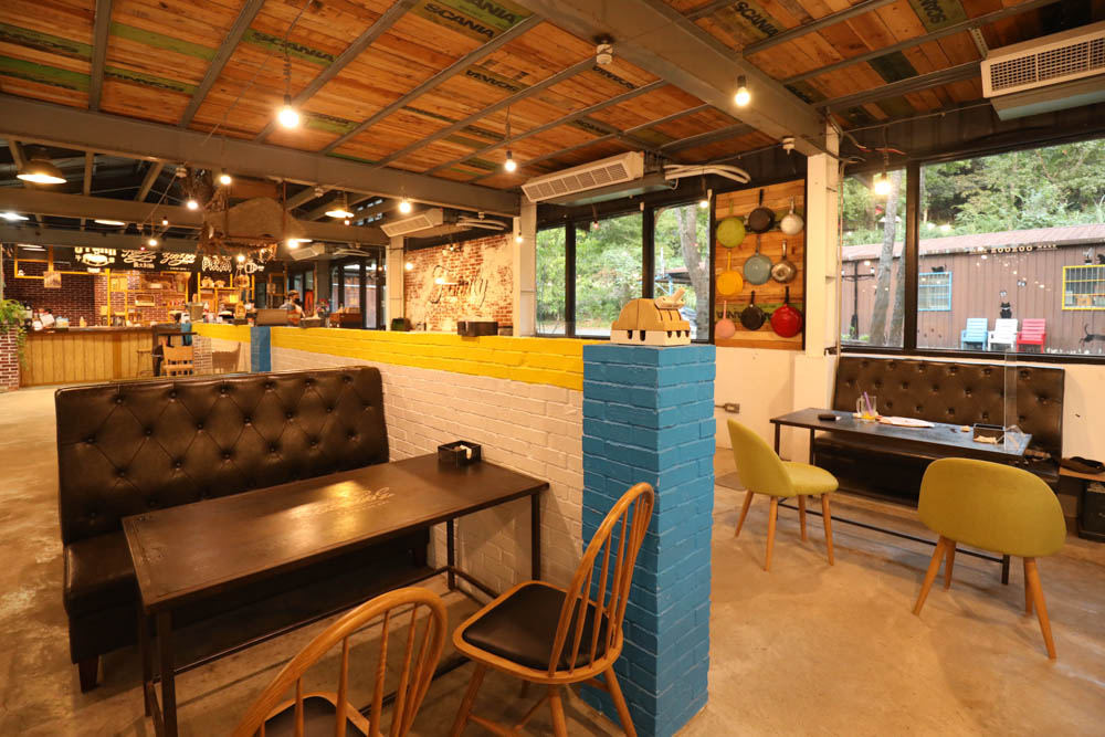 桃園復興鄉美食｜ZOO ZOO CAFE。北橫公路上美式加州復古咖啡廳、窯烤披薩、寵物友善餐廳