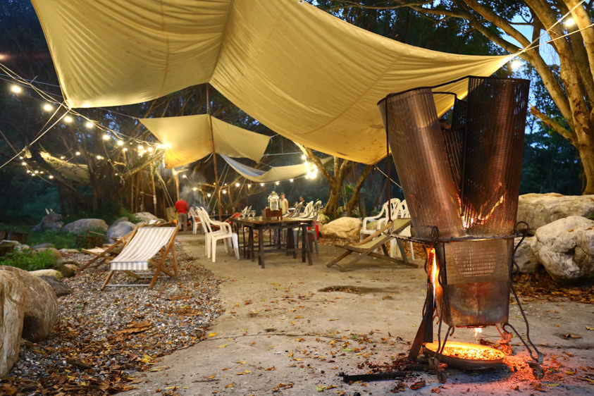 花蓮新景點|嘻餐町-賣火柴的餐桌。森林系營火餐桌、浪漫森林中享受奢華營火晚餐服務、寵物友善 - 第2張圖 花蓮新景點|嘻餐町-賣火柴的餐桌。森林系營火餐桌、浪漫森林中享受奢華營火晚餐服務、寵物友善